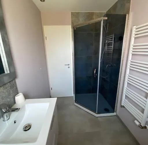 Moderne Und Stilvolle 3 דירה *